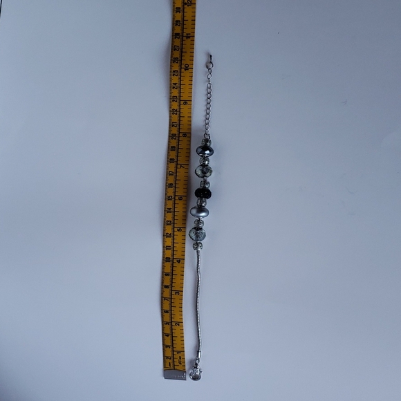 NWOT black, grey, silver bead bracelet up to 10 1/2" long - Picture 5 of 10